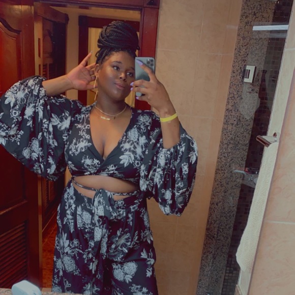 Meet your Posher, Amira - Picture 4 of 5